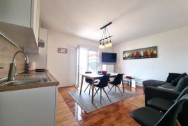 OPATIJA,CENTAR- stan, parking, okućnica, balkon, pogled na more, Opatija, Διαμέρισμα