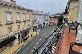 Opatija-centar, stan s balkonom, 50m od mora, Opatija, شقة