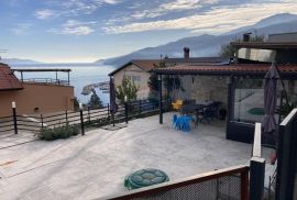 Opatija, stan, 3S+DB, s pogledom na more, garažom i terasom s bazenom, Opatija, Kвартира