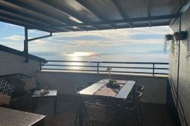 Opatija, stan, 3S+DB, s pogledom na more, garažom i terasom s bazenom, Opatija, Kвартира