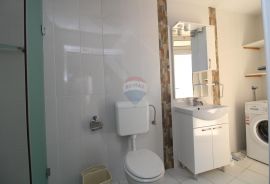 Vrsi, vila 220 m2 prvi red do mora, Nin, بيت