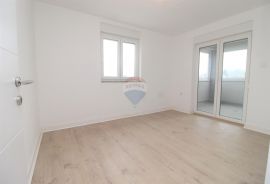 PULA, VELI VRH, komforan stan 1500m od plaže, Fažana, Appartement