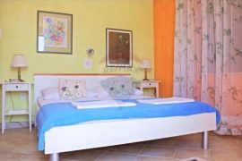 MALI LOŠINJ - kuća sa 6 apartmana na atraktivnoj lokaciji, Mali Lošinj, بيت