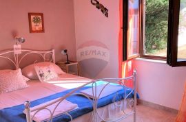 MALI LOŠINJ - kuća sa 6 apartmana na atraktivnoj lokaciji, Mali Lošinj, بيت