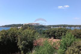 Istra, predgrađe Pule,Pješčana uvala, velika obiteljska kuća, Pula, Kuća