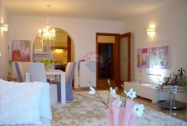 OPATIJA - STAN S APARTMANOM NA MIRNOJ LOKACIJI, PREKRASAN POGLED, Opatija, Διαμέρισμα