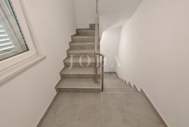 Novogradnja 200m od mora, Novi Vinodolski, Apartamento