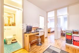 Travno, prekrasan trosoban stan NKP 74 m2, Zagreb, Flat