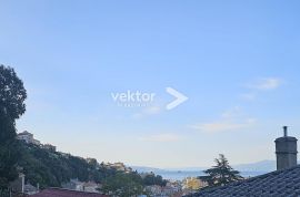 Centar, stan s velikom terasom, za adaptaciju, Rijeka, Flat