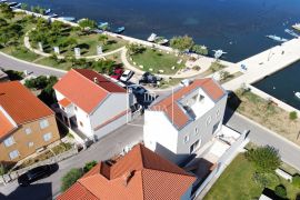 NIN - NOVO villa s bazenom prvi red do mora! Novogradnja! 1.600.000 €, Nin, Дом