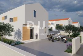 ZADAR, RTINA - Projekt s dozvolama za gradnju 6 luksuznih vila, Ražanac, Terreno