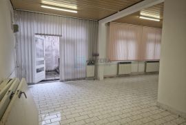 PRODAJA poslovni prostor 55 m2, suteren, 2s, centralno grijanje, Zaprešić, Immobili commerciali