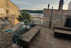 KAPRIJE PREKRASNA KUĆA NA SAMOM MORU  110 M2, Šibenik - Okolica, Kuća