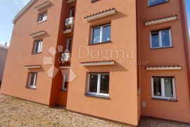 Predivni apartman na 1 katu u novogradnji, Rab, Appartment