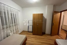 Garsonijera za najam radnika, Jelenje, Appartement