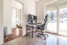 Zagreb, Bijenik peterosoban stan NKP 112 m2 + VPM, Zagreb, Flat