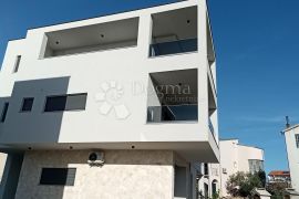 BRODARICA KOD ŠIBENIKA DVOSOBNI APARTMAN U PRIZEMLJU APP 2, Šibenik - Okolica, Daire