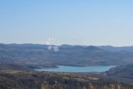 Samo u DOGMI - kamena starina, građevinski teren i vrtovi, Buzet, Kuća