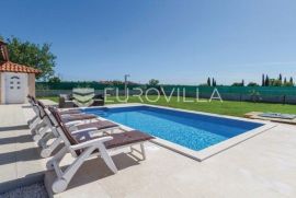 Istra, Rovinj - vila prizemnica s bazenom 118 m2, Rovinj, Casa