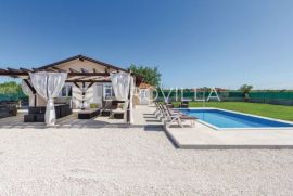 Istra, Rovinj - vila prizemnica s bazenom 118 m2, Rovinj, Casa