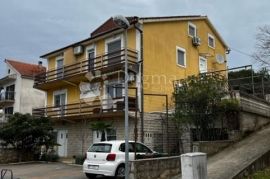 OTOK KRK - KUĆA SA 6 APARTMANA, Omišalj, Casa