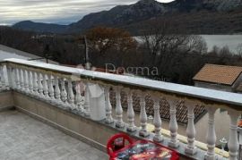 KUĆA SA POGLEDOM NA TRIBALJSKO JEZERO, Vinodolska Općina, Famiglia