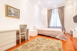 Zagreb, Gajeva ulica, prekrasan četverosoban stan 1. kat + garaža, Zagreb, Apartamento