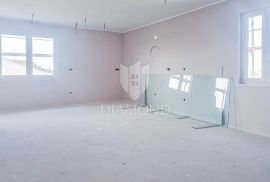 Poreč, novogradnja, stan na prvom katu 500m od mora!, Poreč, Appartement