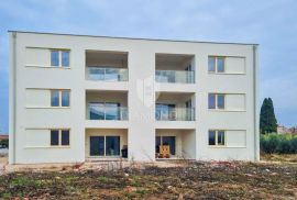 Poreč, novogradnja, stan na prvom katu 500m od mora!, Poreč, Appartement