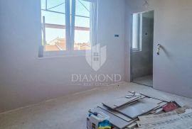 Poreč, novogradnja, stan na prvom katu 500m od mora!, Poreč, Appartement