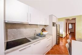 Izvrstan apartman 150 m od mora u Medulinu!, Medulin, Appartment