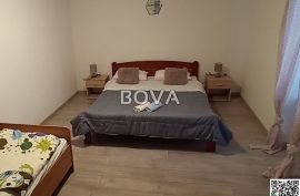 Kuća 195 m2 – Vrsi *dva dvosobna stana* (ID-2361), Nin, Haus