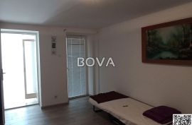 Kuća 195 m2 – Vrsi *dva dvosobna stana* (ID-2361), Nin, Haus