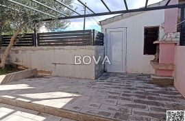 Kuća 195 m2 – Vrsi *dva dvosobna stana* (ID-2361), Nin, Haus