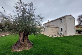 ISTRA, BARBAN - Visokokvalitetna kamena vila s bazenom, Barban, Famiglia