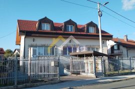 Prostrana obiteljska kuća u Jastrebarskom - 350m2, Jastrebarsko, Casa