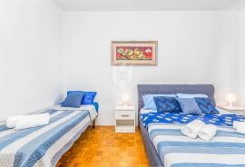 Medulin, kuća blizu mora s tri apartmana, Medulin, Maison