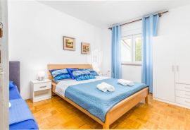 Medulin, kuća blizu mora s tri apartmana, Medulin, Maison