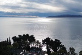 OPATIJA - dio kuće s pogledom na more s 2 stana i 1 apartmanom, Opatija, Kuća