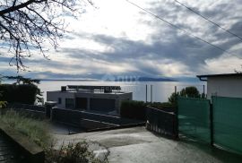 OPATIJA - dio kuće s pogledom na more s 2 stana i 1 apartmanom, Opatija, Kuća