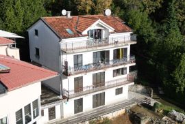 OPATIJA - dio kuće s pogledom na more s 2 stana i 1 apartmanom, Opatija, Kuća