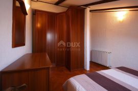 OPATIJA - dio kuće s pogledom na more s 2 stana i 1 apartmanom, Opatija, Kuća