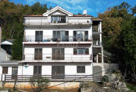 OPATIJA - dio kuće s pogledom na more s 2 stana i 1 apartmanom, Opatija, Kuća