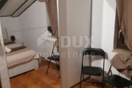 OPATIJA - dio kuće s pogledom na more s 2 stana i 1 apartmanom, Opatija, Kuća