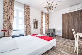 Zagreb, Donji Grad, peterosoban stan / turistički objekt 100 m2, Zagreb, Appartment