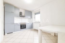 Zagreb, Špansko, trosoban stan NKP 93,51 m2, terasa, parking, Zagreb, Daire