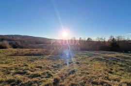 ISTRA, PAZIN - Kuća s velikim zemljištem sportske, građevinske i poljoprivredne namjene s pano pogledom, Pazin - Okolica, Σπίτι