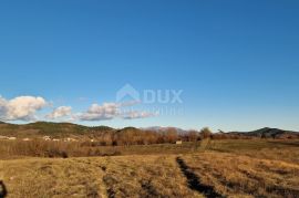 ISTRA, PAZIN - Kuća s velikim zemljištem sportske, građevinske i poljoprivredne namjene s pano pogledom, Pazin - Okolica, Σπίτι