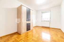 Zagreb, Špansko, trosoban stan NKP 91 m2, terasa, parking, Zagreb, Apartamento