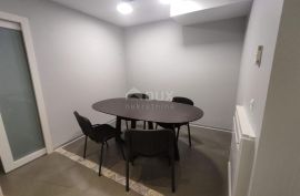 RIJEKA, CENTAR- stan 108m2 u prizemlju pogodan za poslovni prostor, Rijeka, Appartment